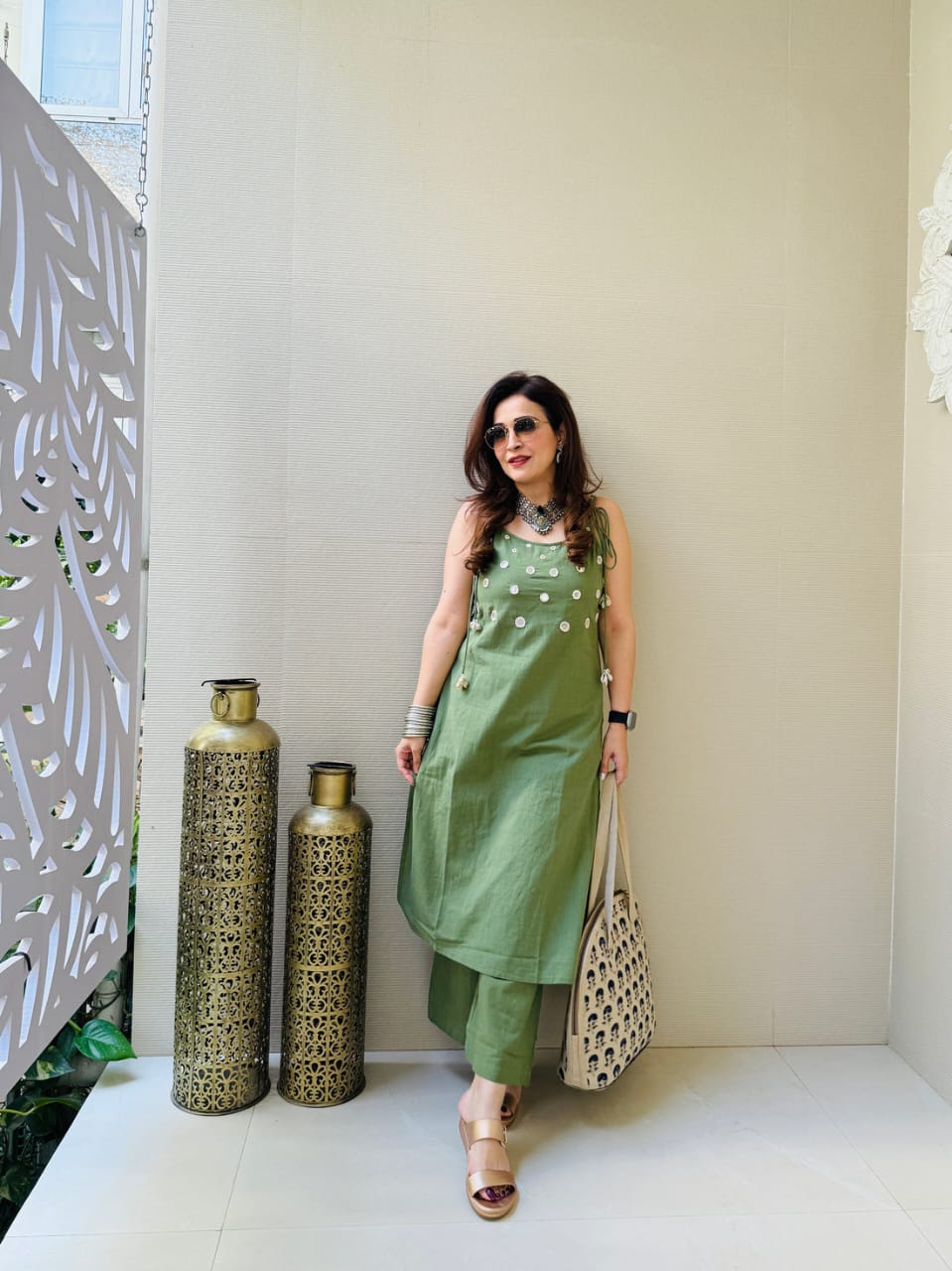 BEAUTIFUL AARI MIRROR WORK KURTI WITH PANT